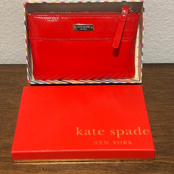 Kate Spade Cherry Red Patent Clutch with Storybook Lining NWOT - Picture 2 of 9